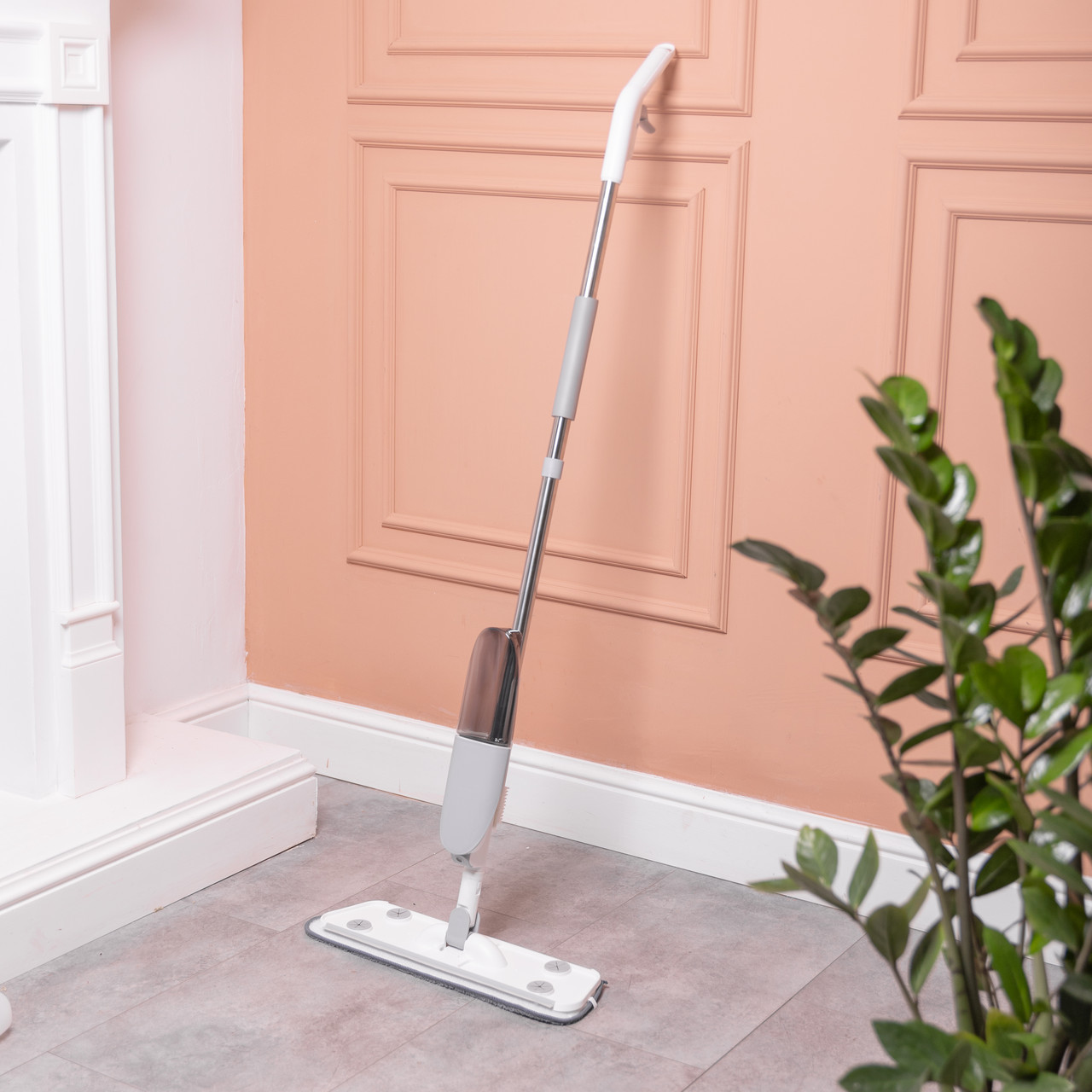 Швабра з розпилювачем води для миття підлоги з насадкою з мікрофібри та контейнером HP-35015-12, фото 1