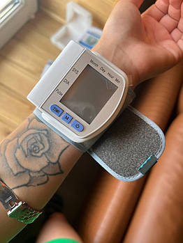 Автоматичний тонометр на зап'ястку CK 102S Лучшая цена