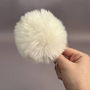 Помпони з еко-хутра фарбовані 9 см - білий