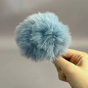 Помпони з еко-хутра фарбовані 9 см - блакитний