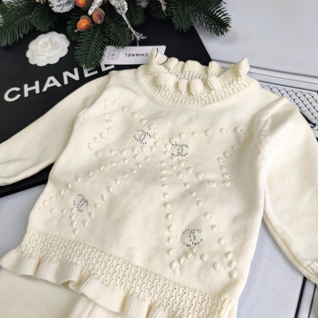 В'язаний теплий костюм зі стразами Шанель для новонародженої дівчинки