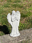 Скульптура дівчинки з крилами, бетонний Ангел дівчинка на пам’ятник воїну, Ангел що молиться на могилу 31 см, фото 4