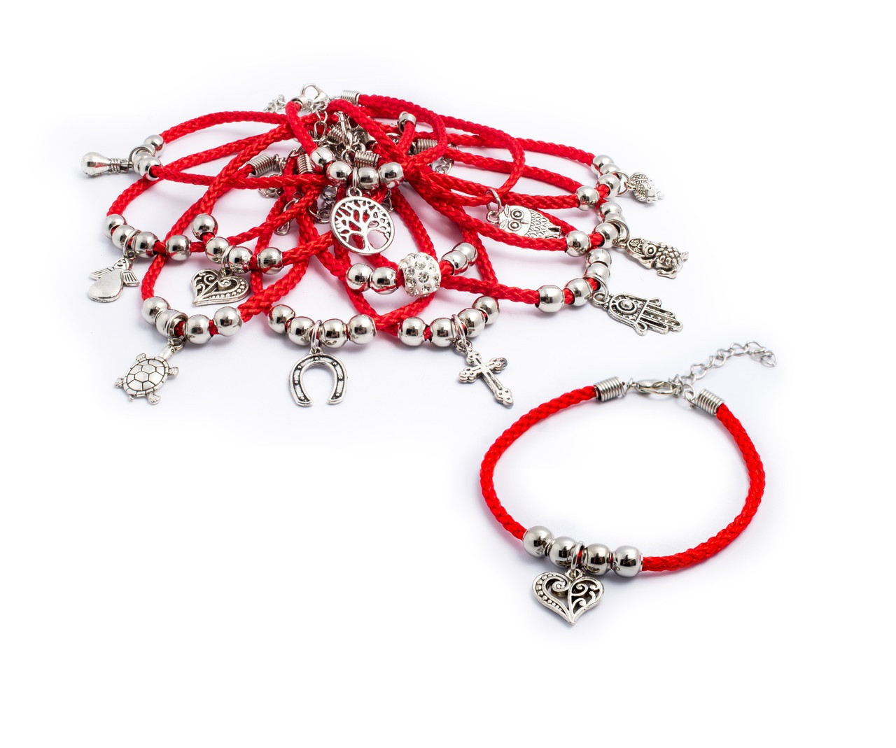 Браслет червона нитка на застібці з кулонами