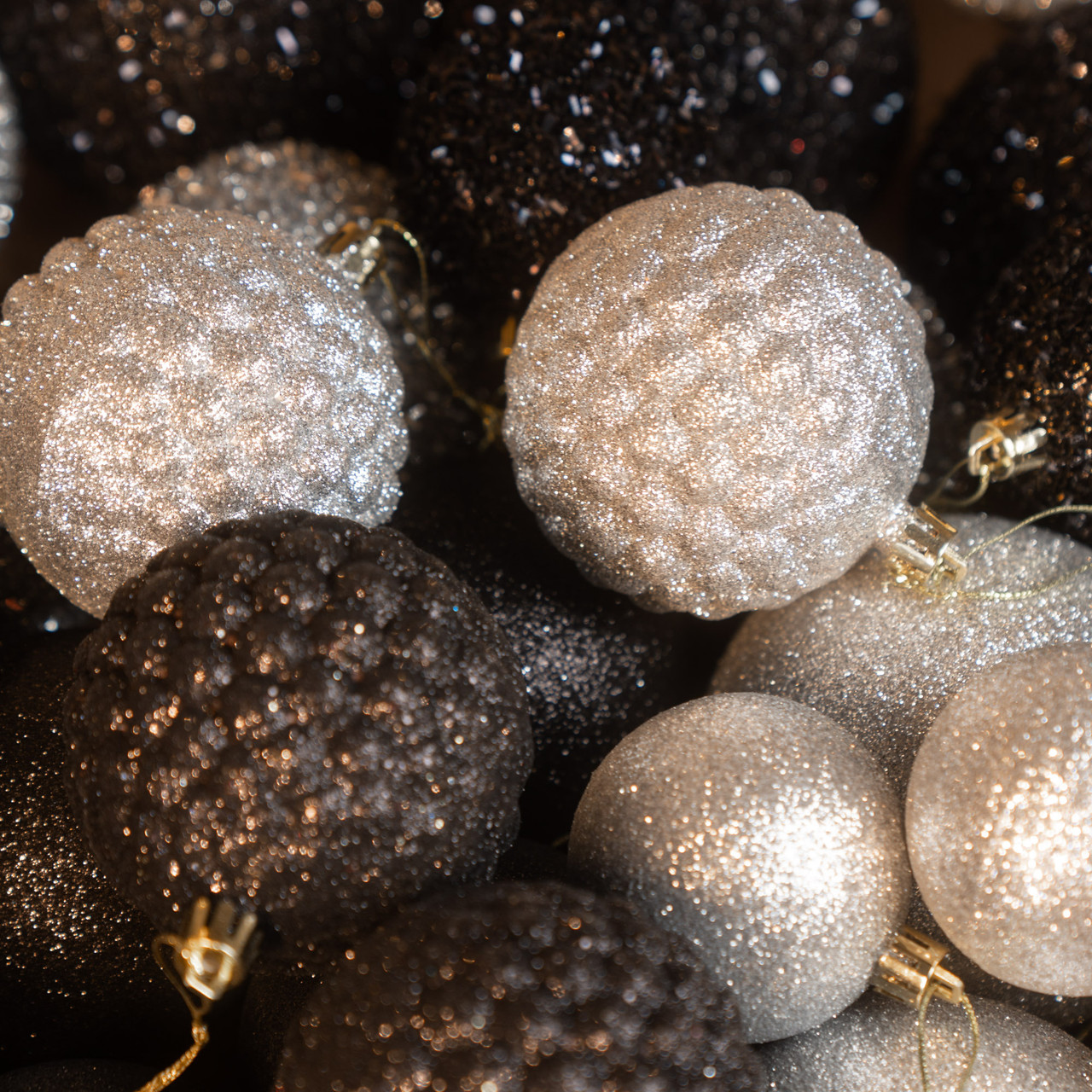 Ялинковий набір 40 новорічних кульок іграшок куль чорні срібні пластикові новорічні кульки іграшки прикраси кулі пластик на ялинку