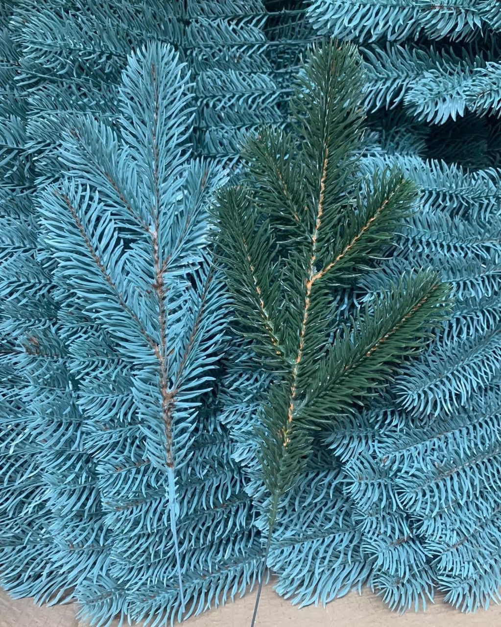 Лита штучна декоративна гілка 25см