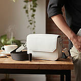 Маленька жіноча сумочка клатч крос боді через плече з екошкіри біла сумка з широким плечовим ременем, фото 5