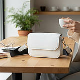 Маленька жіноча сумочка клатч крос боді через плече з екошкіри біла сумка з широким плечовим ременем, фото 6