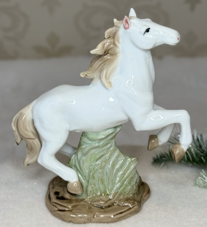 🧡Декоративна статуетка порцеляновий Кінь 17х16х7 см Білий, фото 1