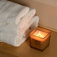 СВІЧКА АРОМАТИЧНА "МАЛЬВА" УДОВА ДЕРЕВИНА ТА ПАХОЩІ, 8Х8 см