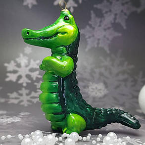 Скляна ялинкова іграшка Крокодил Komozja Family Santa Claus, фото 1