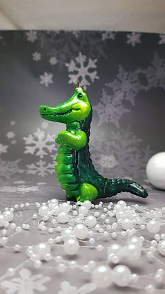 Скляна ялинкова іграшка Крокодил Komozja Family Santa Claus, фото 2