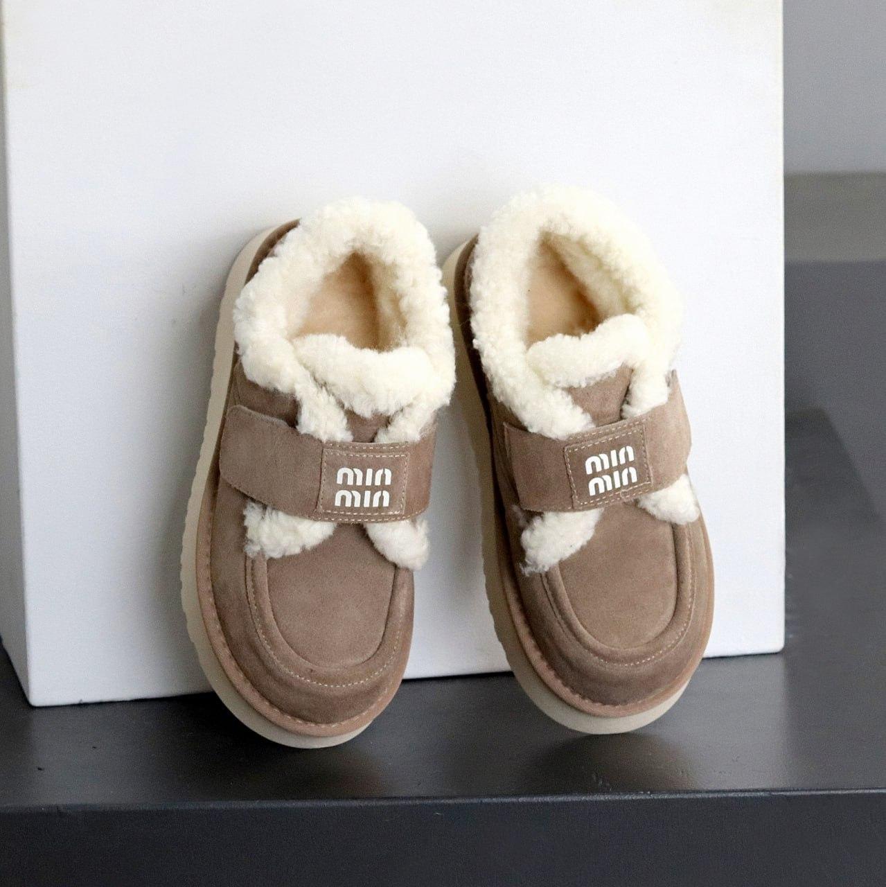 Жіночі зимові короткі черевики замшеві на липучці моко натуральна замша