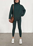 Вязаний теплий жіночий костюм лосіни і туніка з комірцем темно-зелений, фото 3