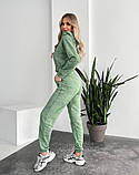 Спортивний костюм жіночий бавовняний (тринитка петля) з худі та джогерами зеленого кольору, мрамор, фото 2