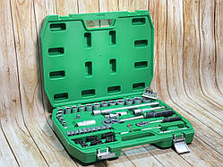 Набір інструменту  Intertool 1/2",1/4"  72шт сб, 8-32 мм з тріскачкою, подовжувач, кардан. комір, головка.