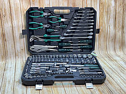 Набір інструменту Intertool  1/2", 1/4" 132 шт сб, 8-32 мм з тріскачкою, подовжувач, кардан. комір, головка.