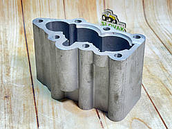 Кришка нижня гідророзподільника Т-25 (утюг) Р75-2-023