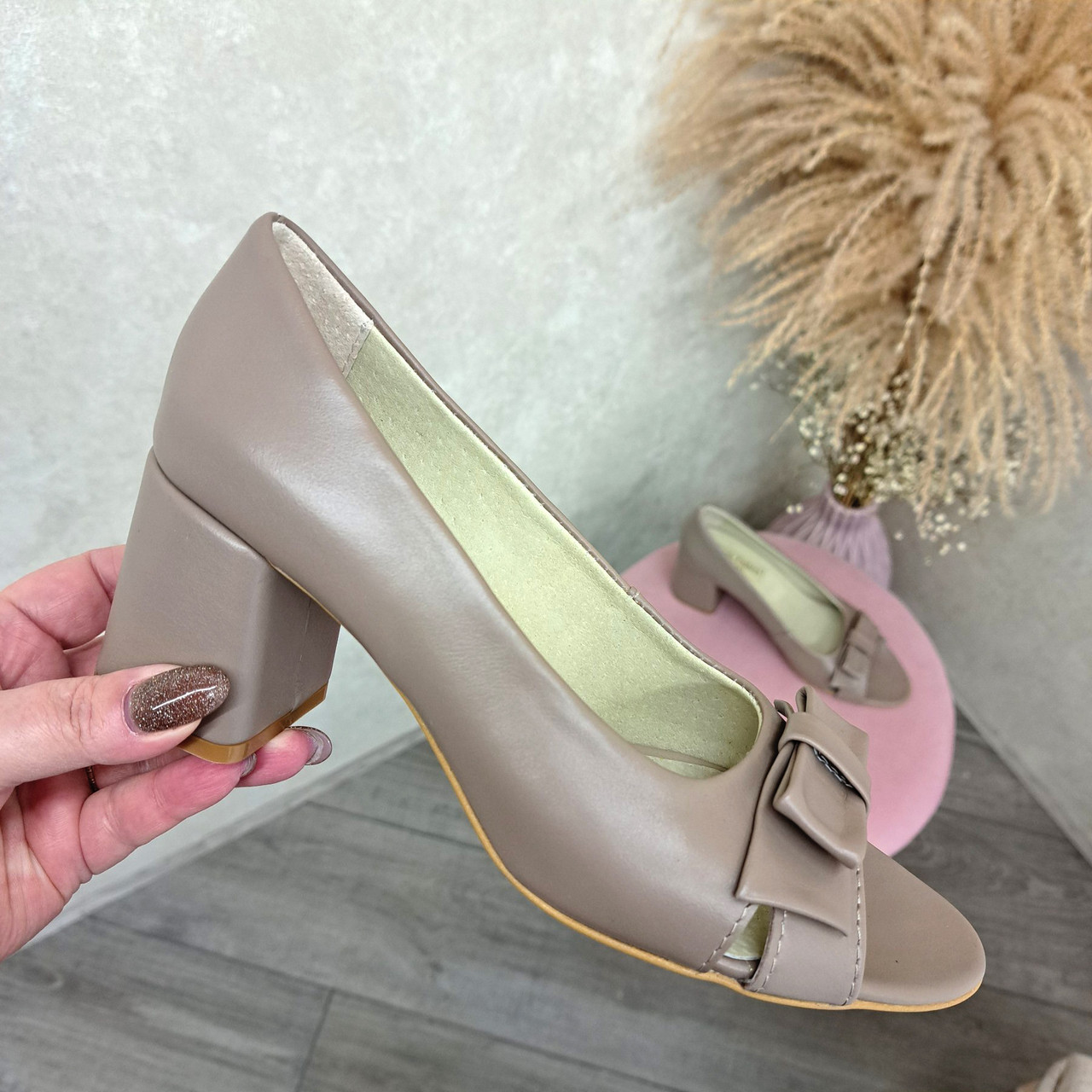 Туфлі шкіряні жіночі на невисокому підборі, колір візон, фото 1