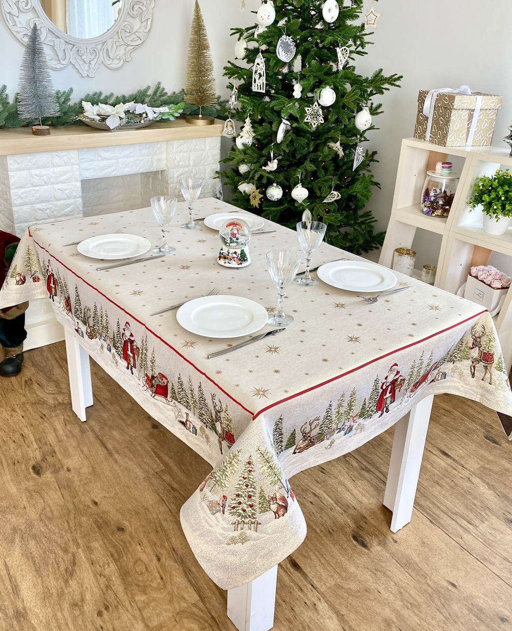 Скатертина на стіл Новорічна "Гостинці Санти" 137 х 280 см., гобеленова, золотий люрекс, фото 1