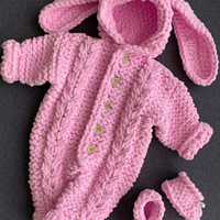 Комбінезон для немовляти спицями 0-3 місяців.