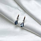 Мініатюрні срібні сережки-підвіски у формі крапельки "Монако" (блакитний фіаніт, срібло 925, золото 375), фото 2