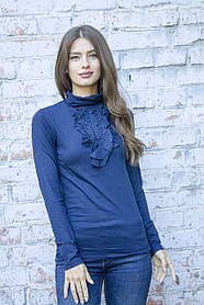 Темно синій гольф з жабо