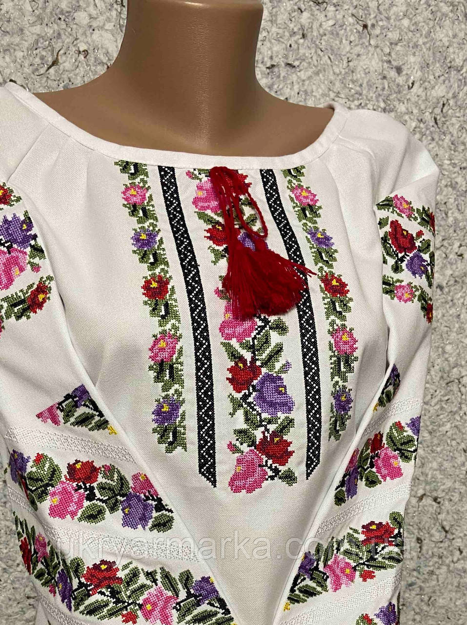 Жіноча блузка з рожевими і бузковими квітами "Весняний квіт"