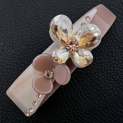 Заколка автомат для волос с цветочком и бабочкой цвет каппучино с стразами длина 8 см ширина 1.5 см, фото 1