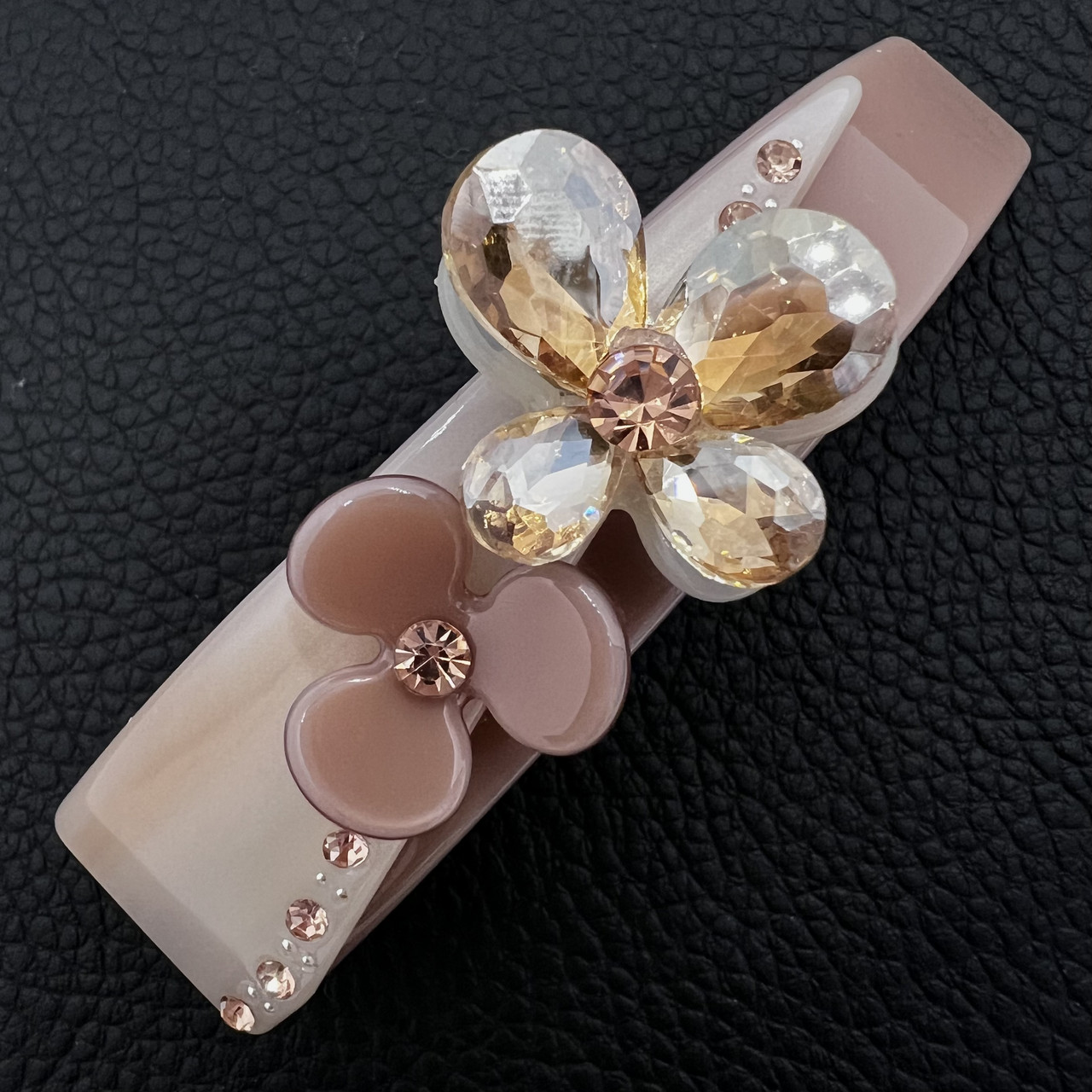 Заколка автомат для волос с цветочком и бабочкой цвет каппучино с стразами длина 8 см ширина 1.5 см