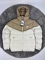 Чоловіча зимова куртка Nike Storm-FIT Бежевий пуховик Nike Storm-FIT Стильна куртка-пуховик Nike Storm-FIT на зиму