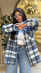 Тепла вільна жіноча сорочка в синю карту з флісу батал