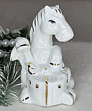 🤍Декоративна статуетка порцеляновий Кінь з подаруночком Білий, фото 2