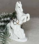 🤍Декоративна маленька статуетка порцеляновий Кінь з сідлом на дибах 8,8х5,5х3 см Білий, фото 2