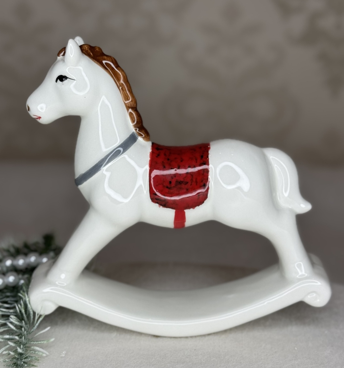 🤍Декоративна статуетка порцеляновий Кінь-гойдалка з червоним сідлом 16х16,5х4,5 см Білий, фото 1