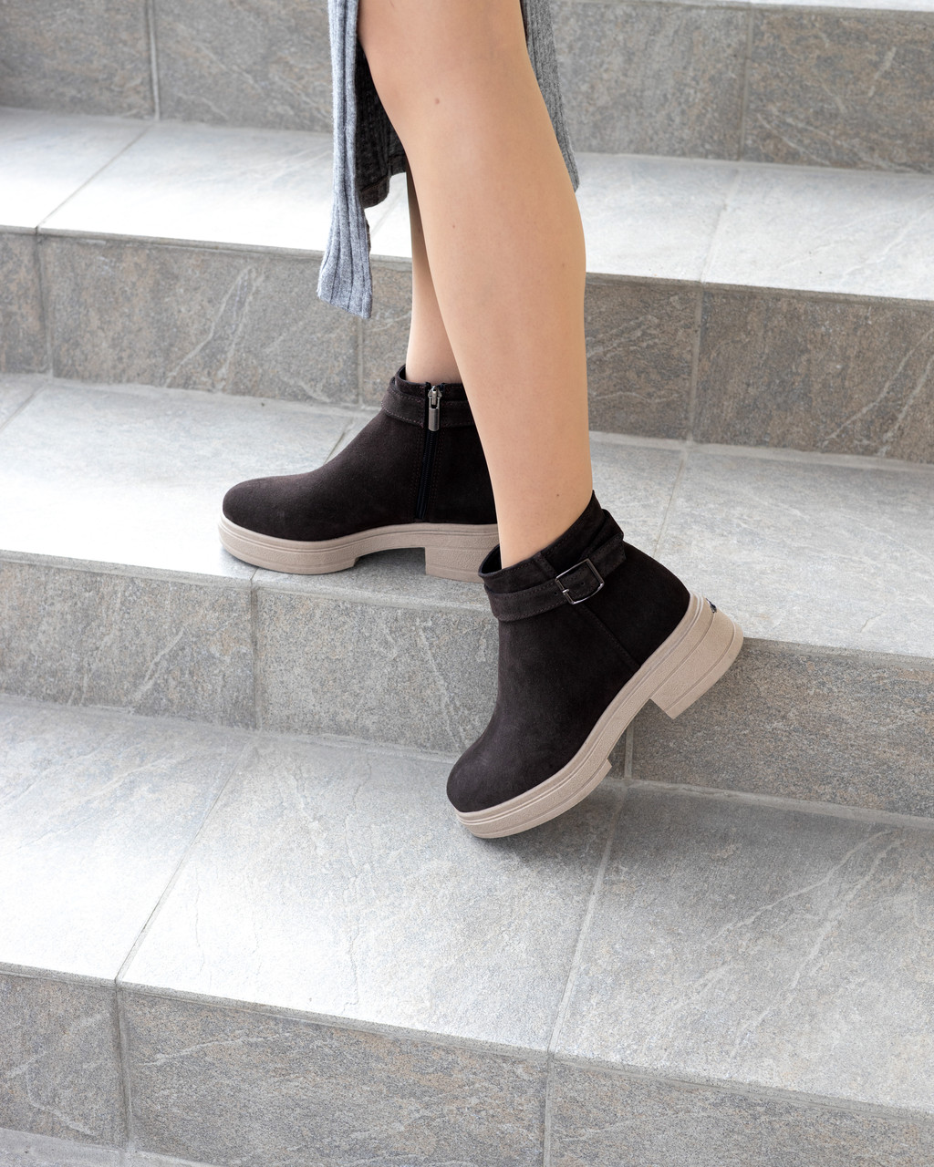 Шоколадні замшеві черевики на байці демісезонні, фото 1