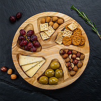 Зроби мені гарну фотографію для маркеплейсу в реалістичному м'яса сиру тарілка з дерева з секціями посуд для ресторану HoReCa HOT