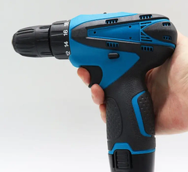 Акумуляторний шурупокрут 12 V із двома батареями та розширеним набором інструментів у кейсі