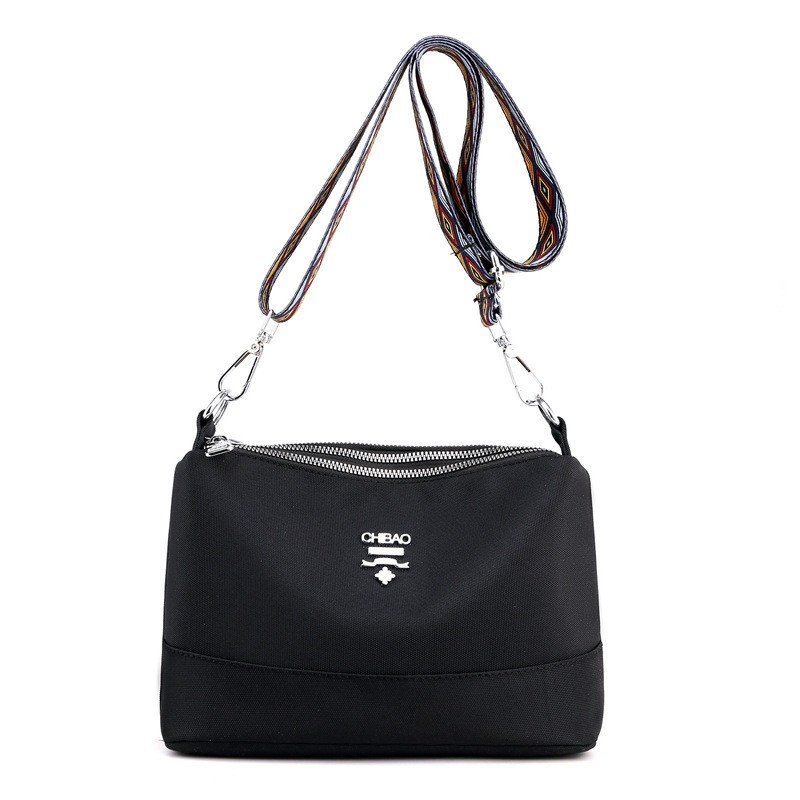 Клатч нейлоновий через плече з кольоровим ремінцем Italian Bags 24x9x16 см Чорний (id_629), фото 1