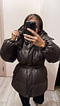 Жіноча зимова куртка шоколад з капюшоном на еко-пуху — модна тепла куртка з кулісою, М, L, XL, фото 3