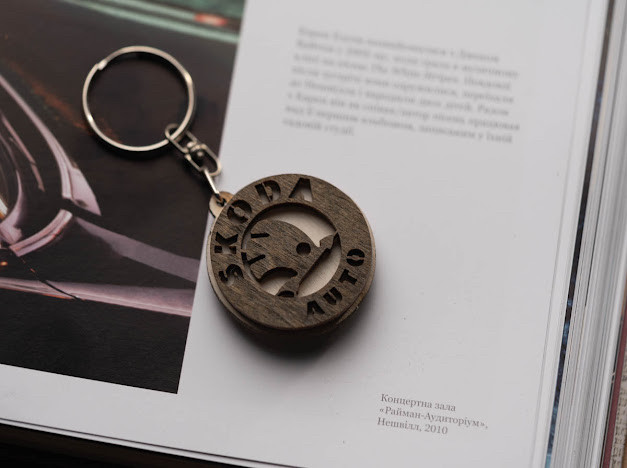 Брелок дерев'яний Skoda. 4см, фото 1