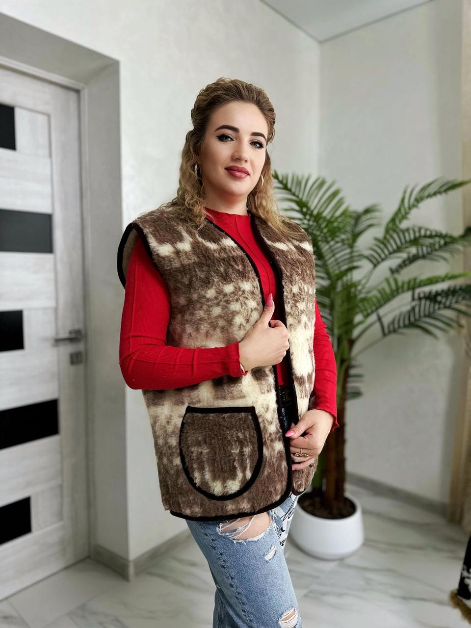 Гарна тепла жіноча жилетка з овечої вовни різні розміри