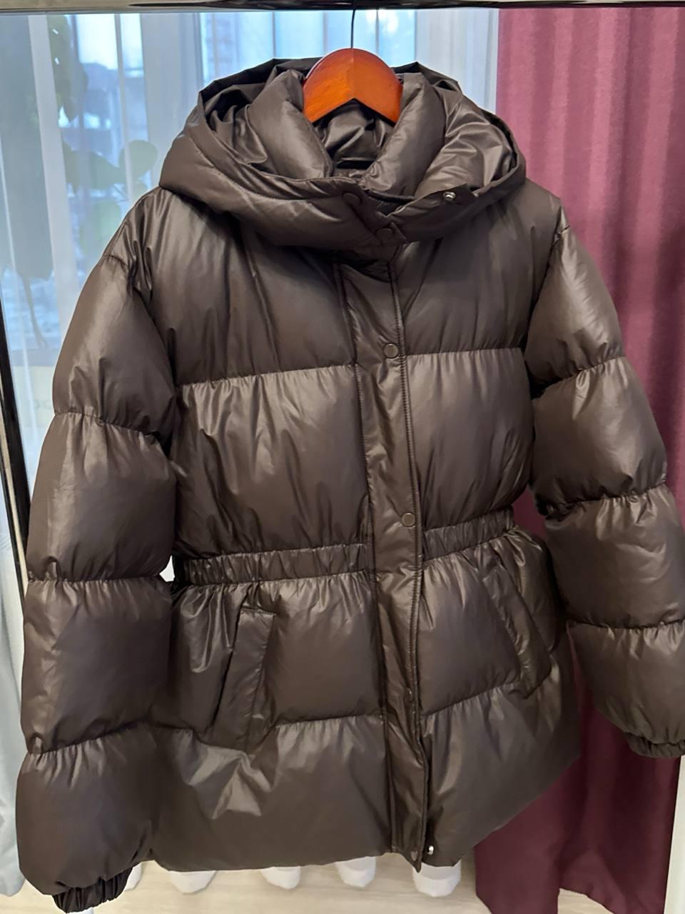 Жіноча зимова куртка шоколад з капюшоном на еко-пуху — модна тепла куртка з кулісою, М, L, XL, фото 1