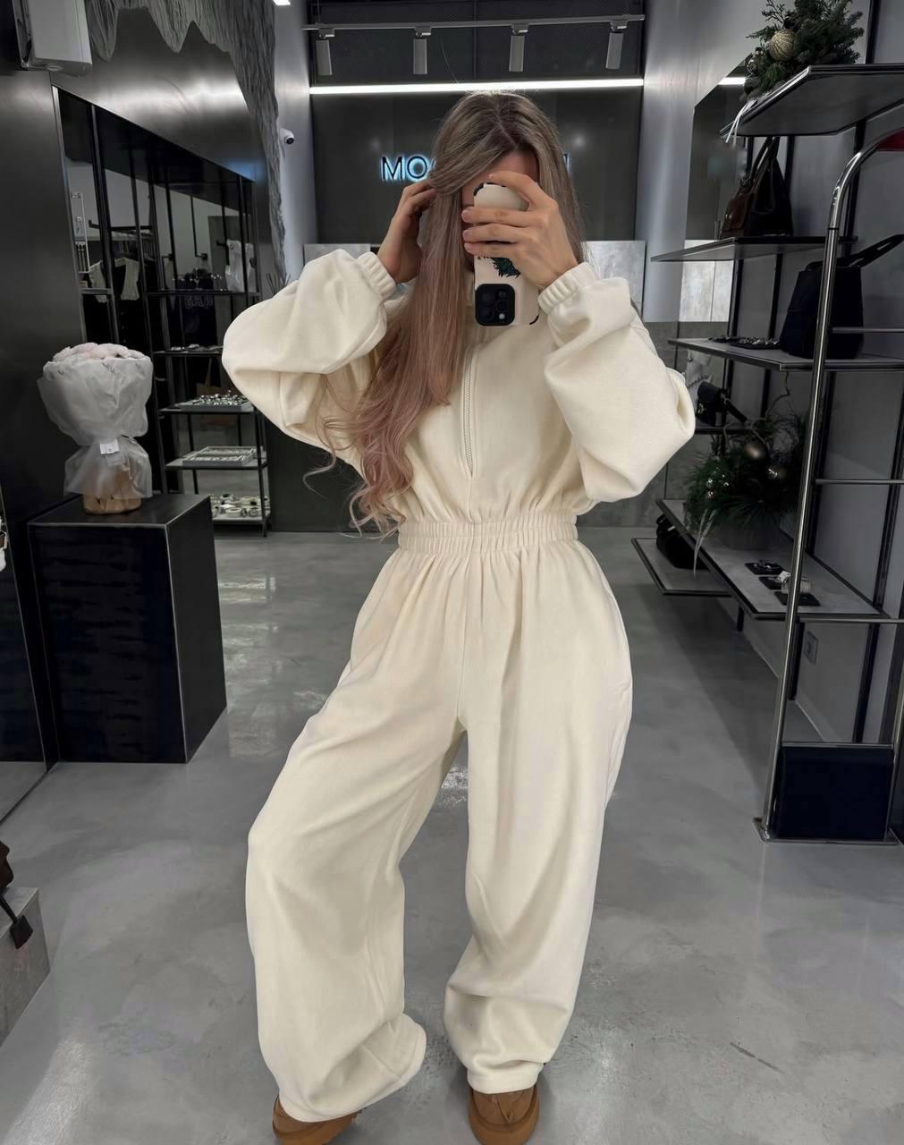 Велюровий оверсайз комбез з широким воротом Модель: 824-1655 ️Колір Молочний, фото 1