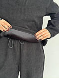 Графітовий теплий жіночий костюм із мікровельвету на велюрі в спортивному стилі, фото 6