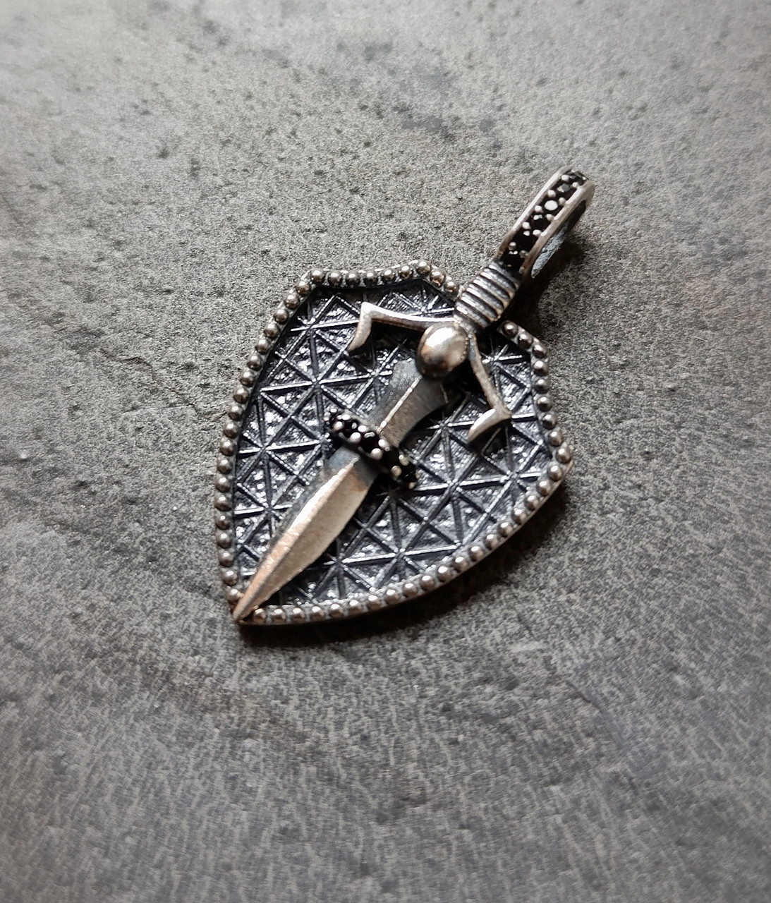 Підвіска срібна "Щит із кинджалом" ПЩкн-чц4, фото 1