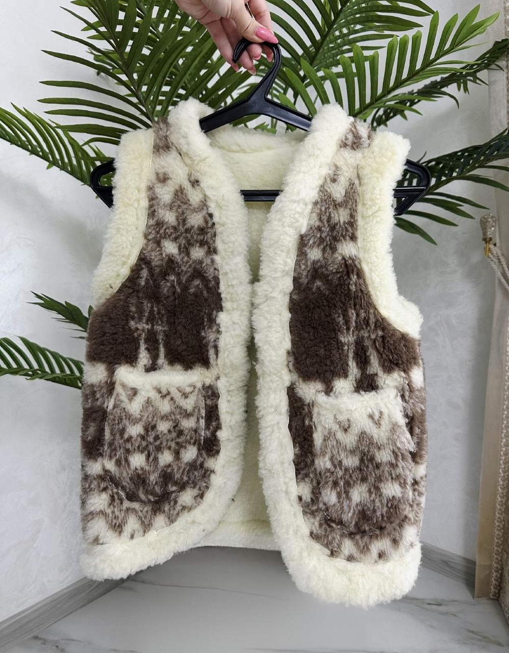 Гарна тепла дитяча жилетка з овечої вовни різні розміри