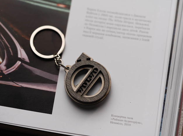 Брелок дерев'яний Volvo. 4см, фото 1