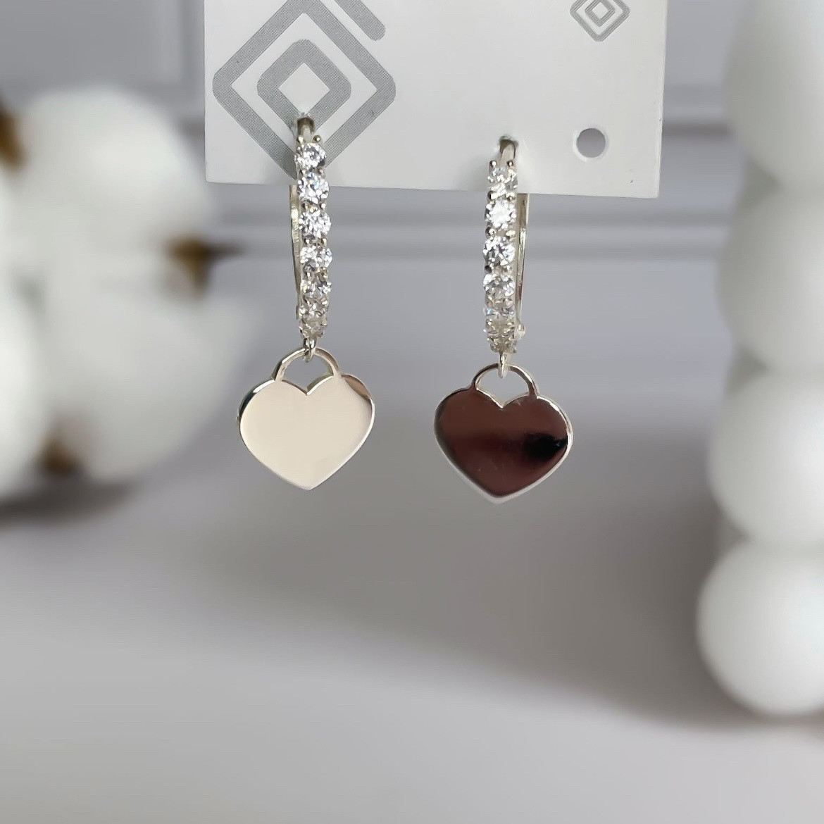 Сережки-підвіски з доріжкою цирконію і підвісним сердечком "Glitter", фото 1