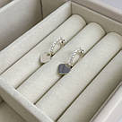 Сережки-підвіски з доріжкою цирконію і підвісним сердечком "Glitter", фото 6