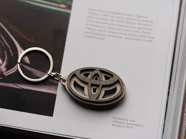 Брелок деревянный Toyota. 5.5см, фото 1